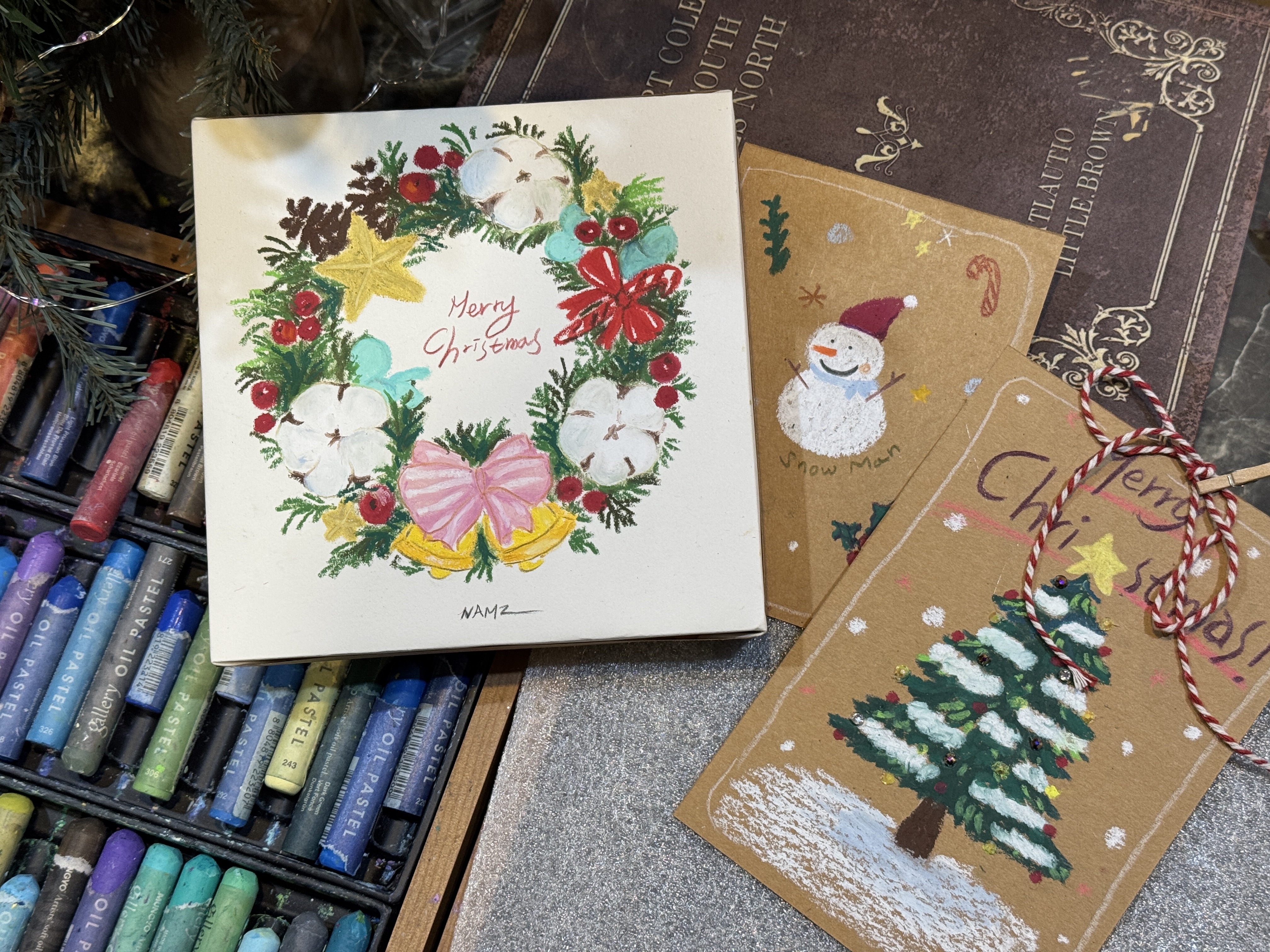 크리스마스 리스와 오일파스텔 이미지